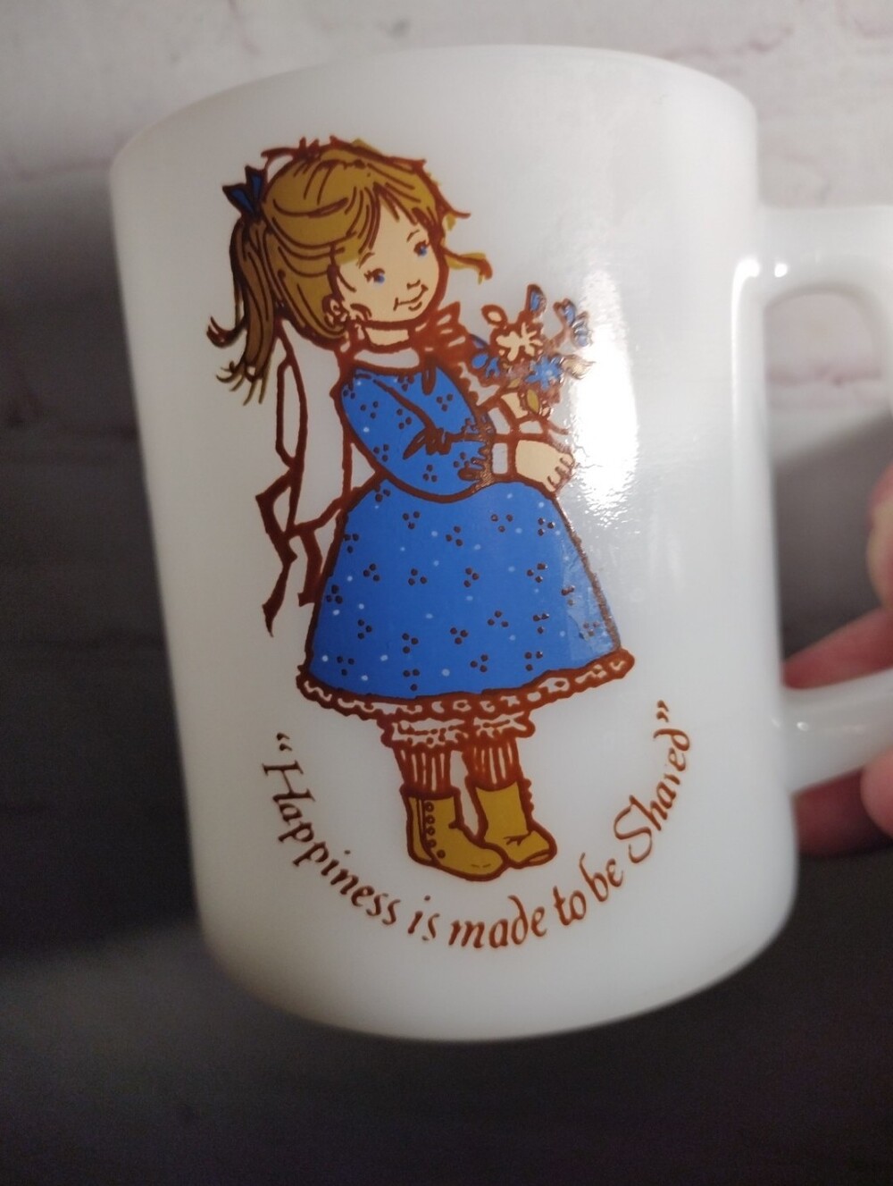 VTG Federal Milk Glass Mug "Happiness Is Made For Sharing" Girl Holding Flowers